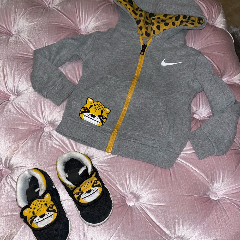 Nike Little Big Cats Tiger collection Kyrie Irving. Hoodie & shoes sold as a set
